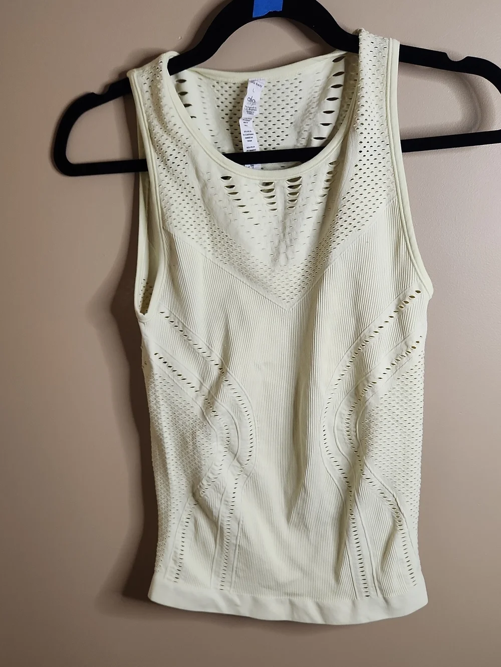 Alo Yoga Lark Tank In Pale Yellow. Size L.